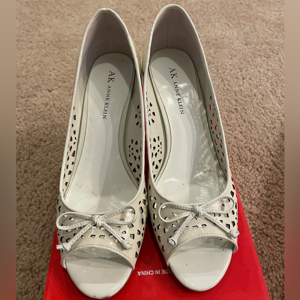 AK Anne Klein ivory wedge heel